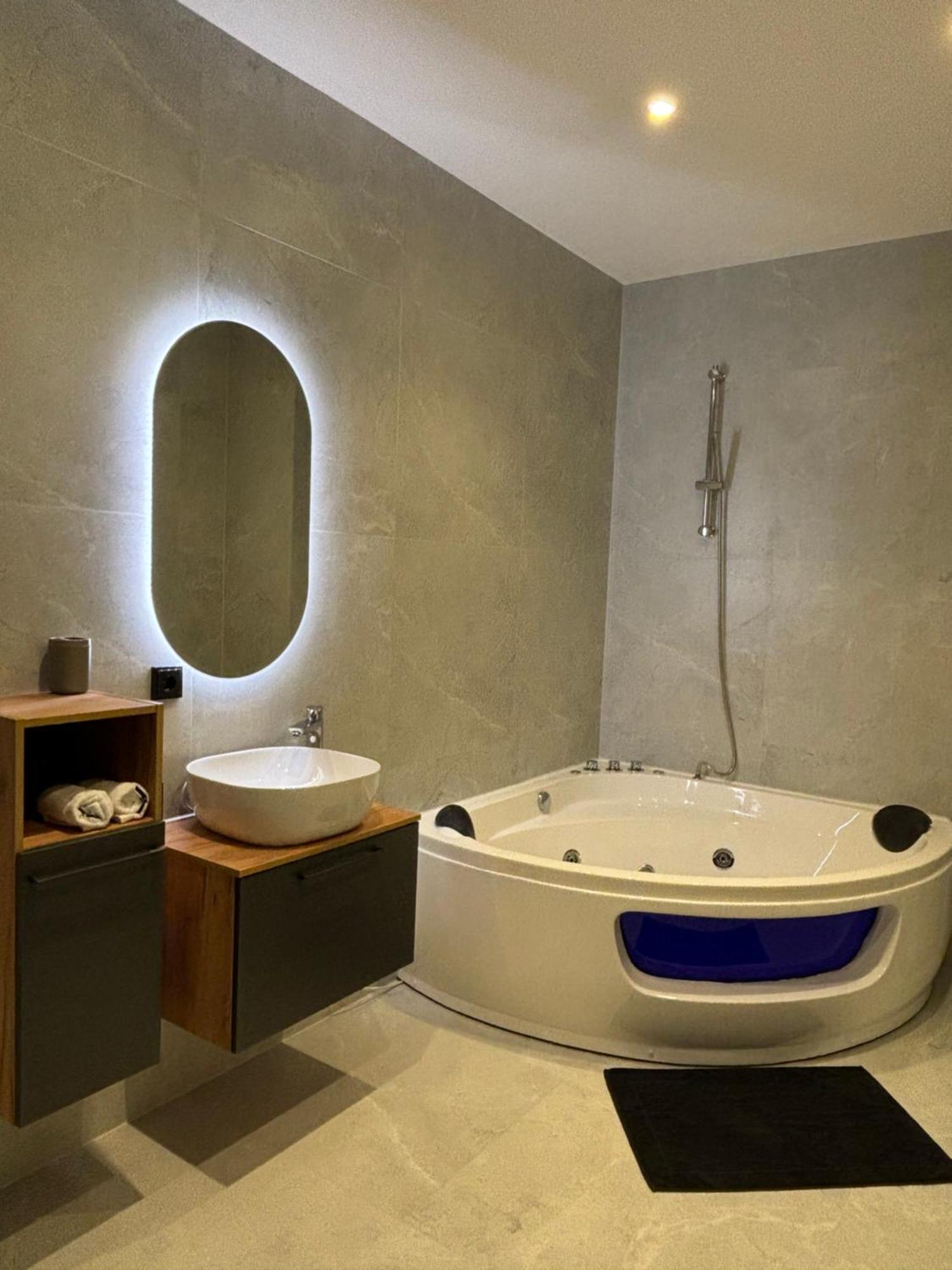 Luxus Apartment Mit Whirlpool In Kiel Kültér fotó